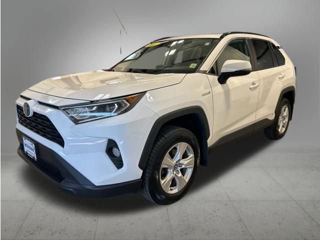 Used 2020 Toyota RAV4 XLE w/ Convenience Package image 1