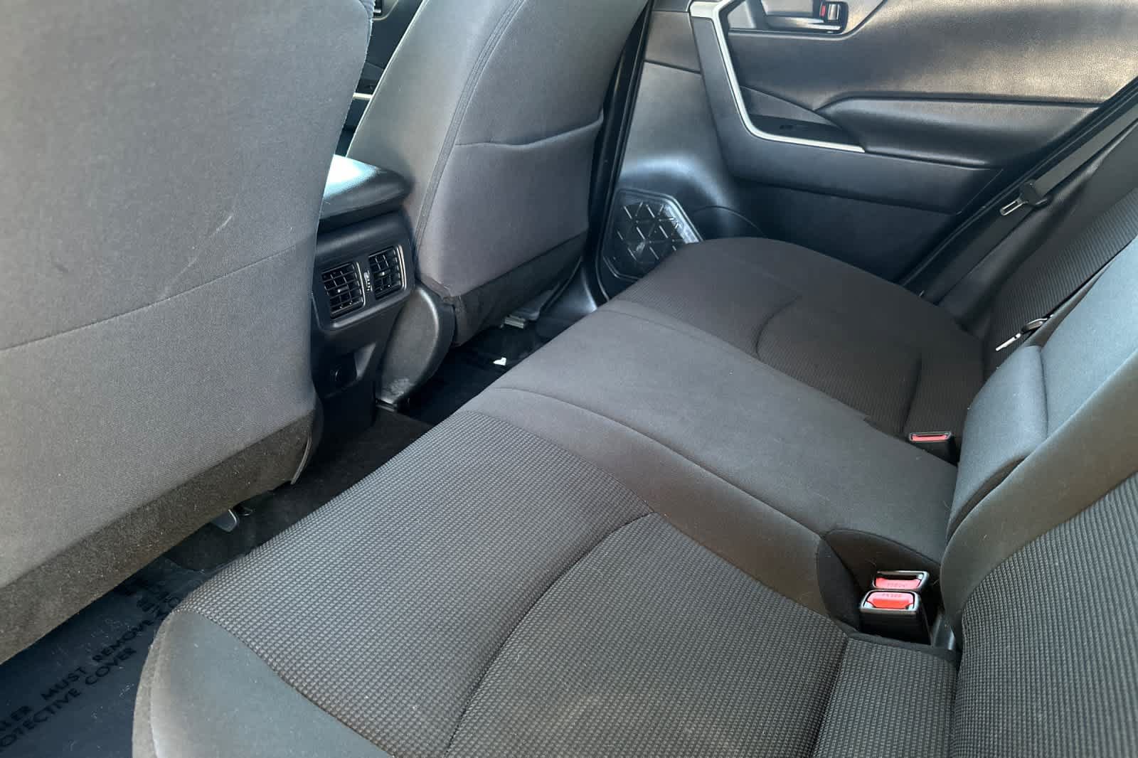 Used 2019 Toyota RAV4 LE AWD/4WD image 4