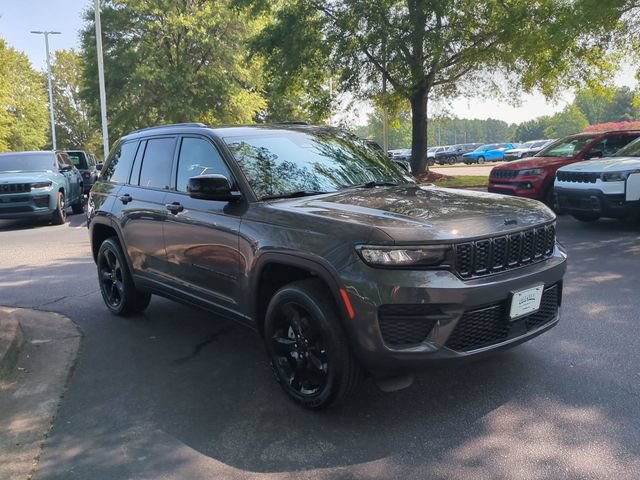Certified 2025 Jeep Grand Cherokee Altitude AWD/4WD image 7