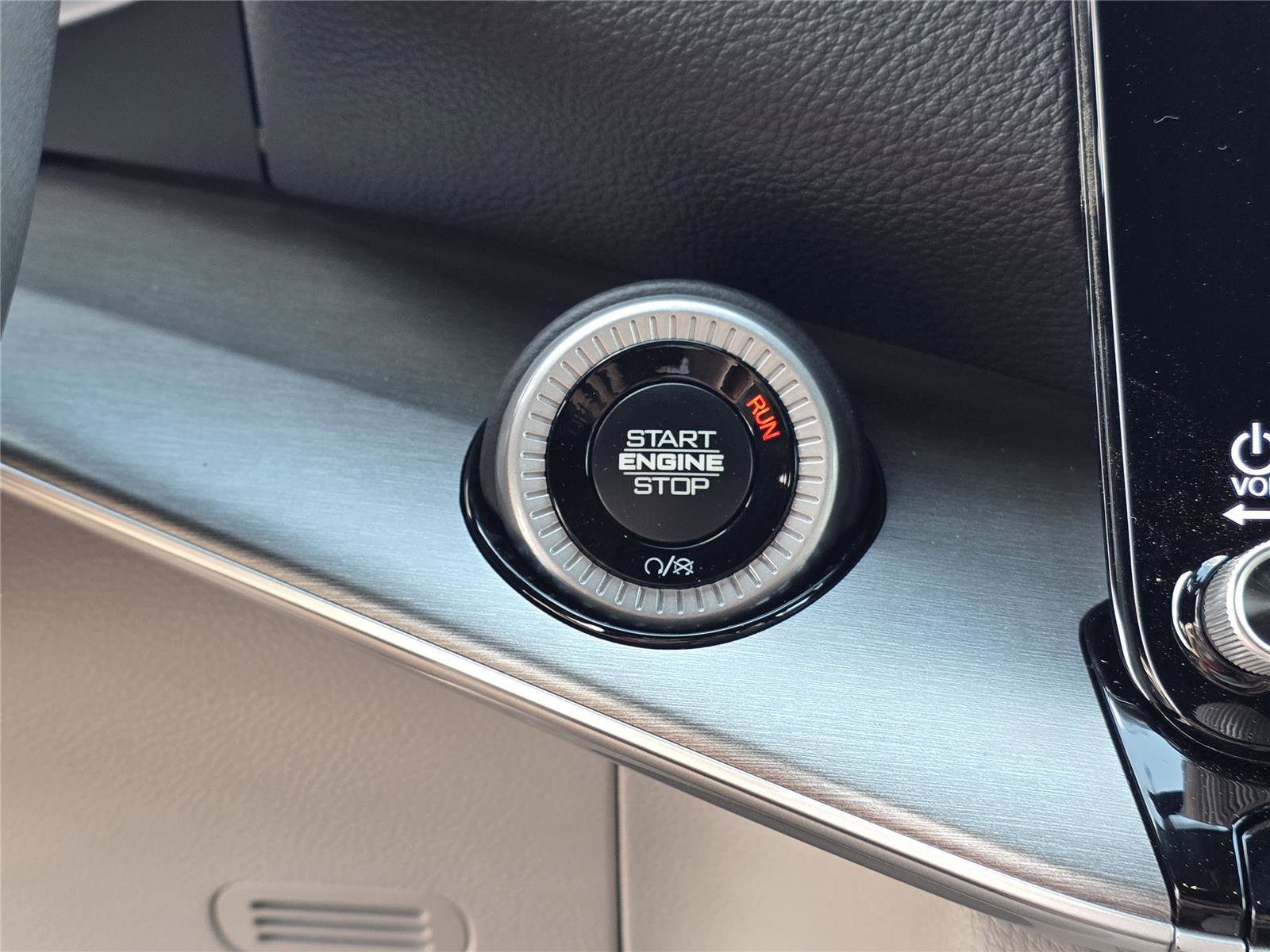 New 2026 Jeep Grand Wagoneer L 4WD w/ Premium Group I image 22