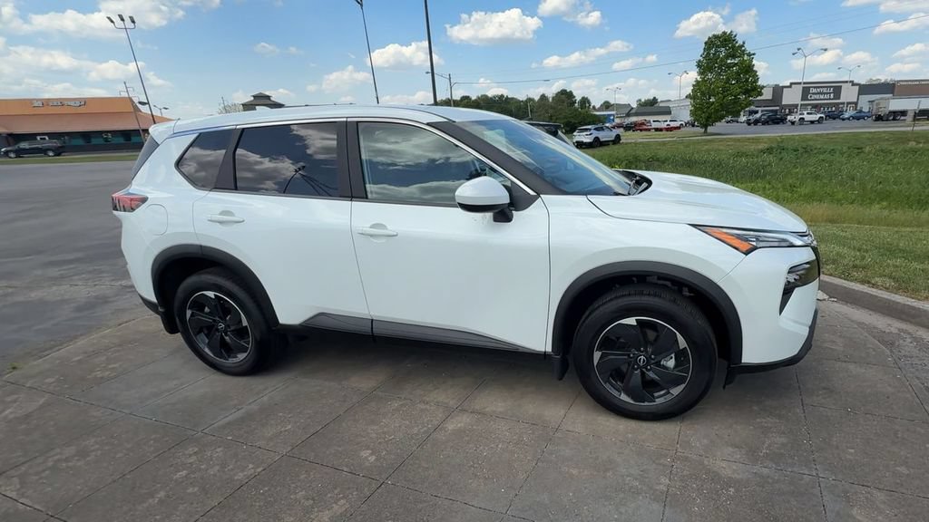 Used 2026 Nissan Rogue SV AWD/4WD image 8