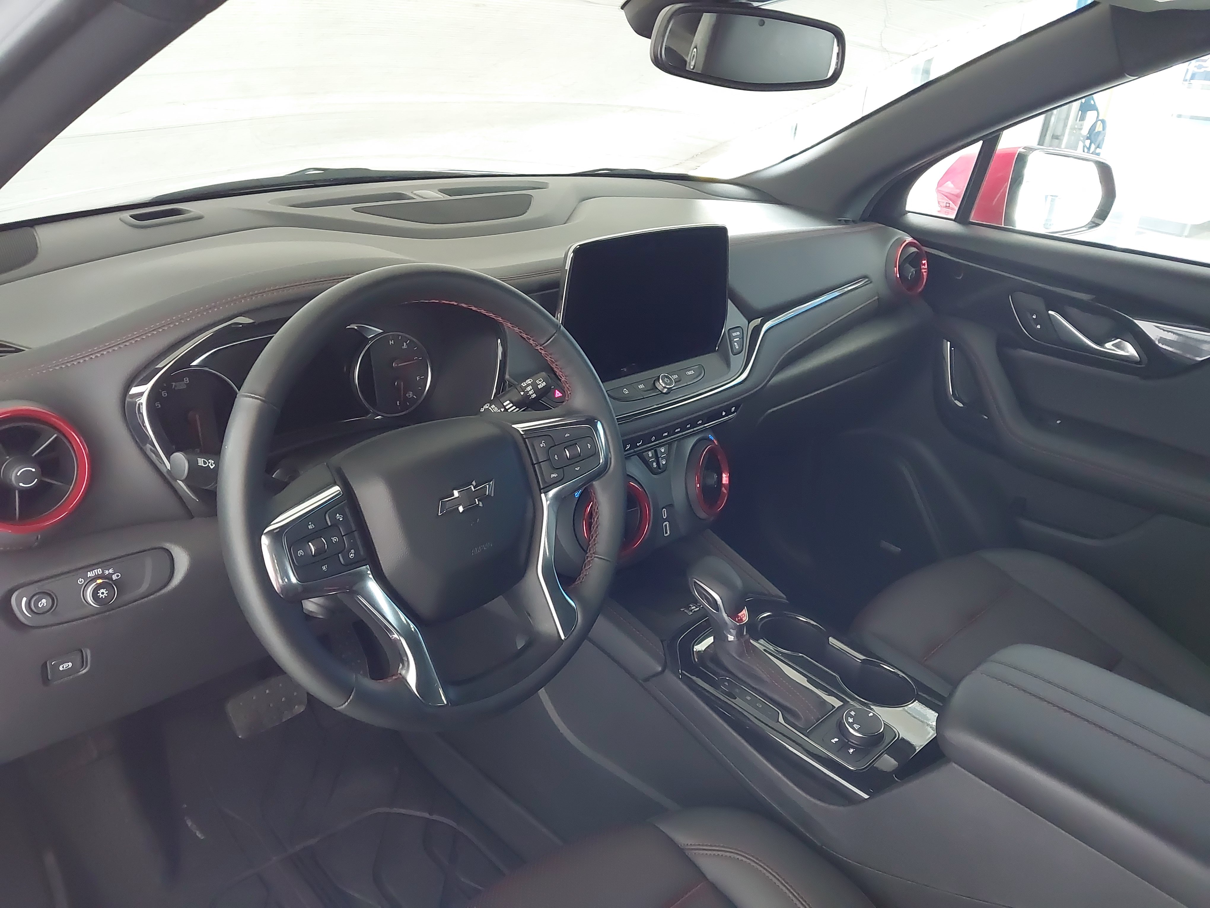 Used 2023 Chevrolet Blazer RS w/ Enhanced Convenience Package FWD image 2