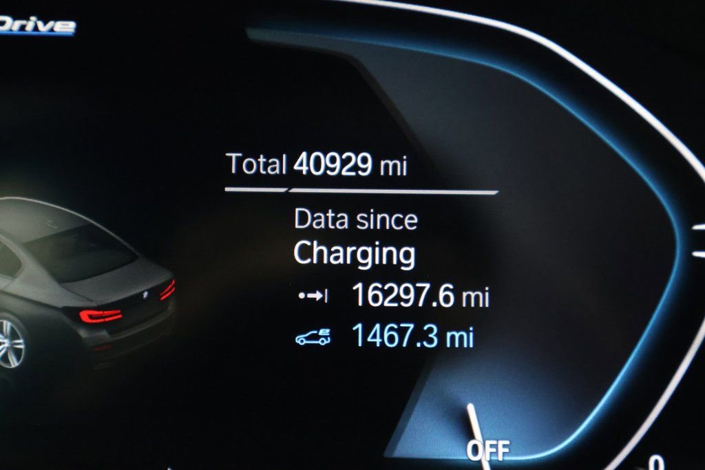 Certified 2023 BMW 530e w/ Premium Package RWD image 17