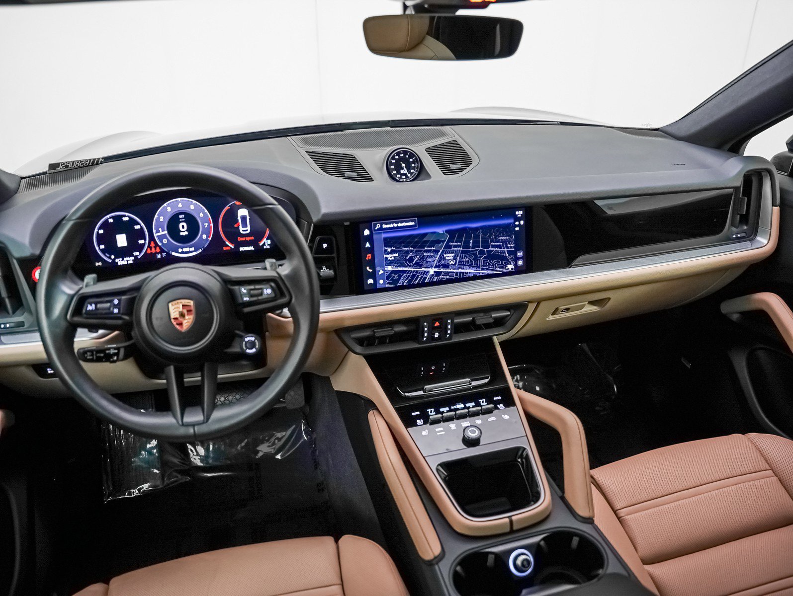 Used 2025 Porsche Cayenne Coupe image 18