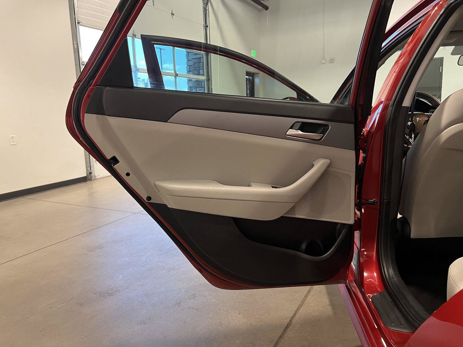 Used 2018 Hyundai Sonata SE FWD image 32