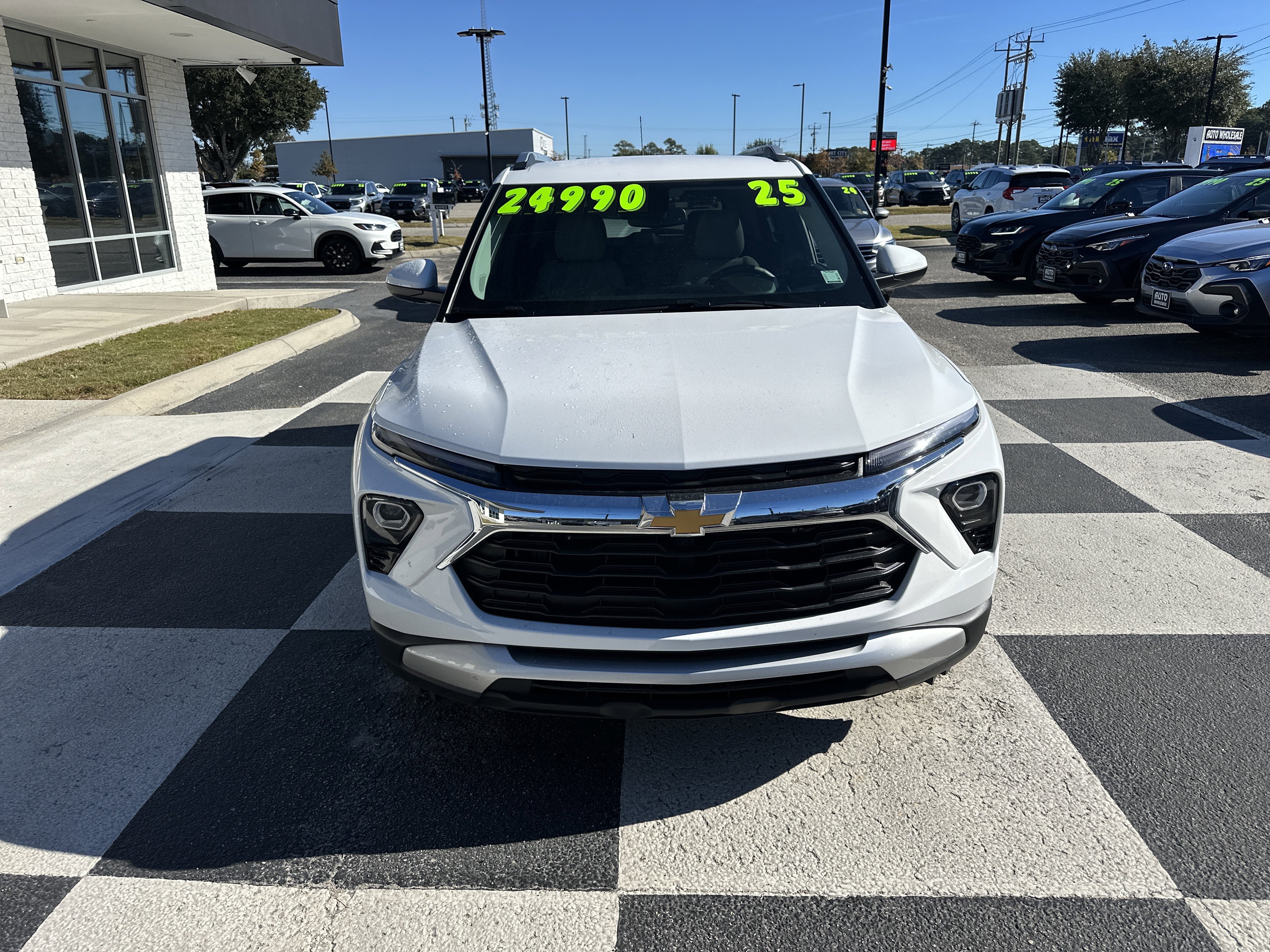 Used 2025 Chevrolet TrailBlazer LT w/ Convenience Package image 2