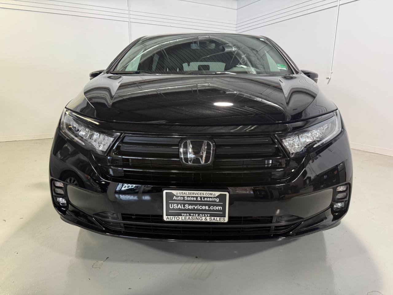 Used 2023 Honda Odyssey Sport image 2