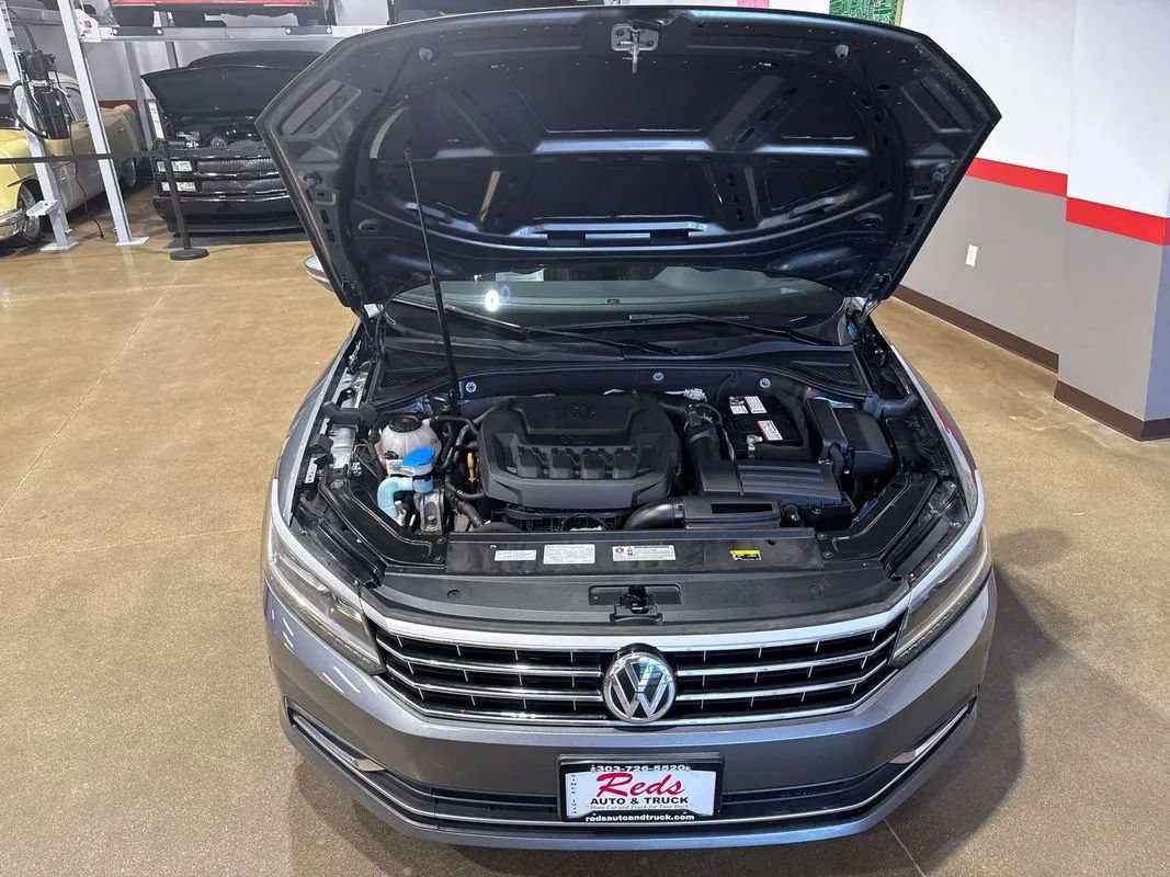 Used 2018 Volkswagen Passat 2.0T SE FWD image 64