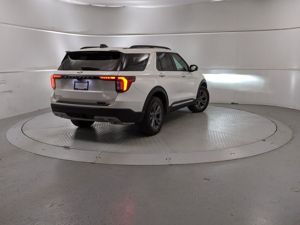 New 2025 Ford Explorer Active w/ Active Comfort Package image 3