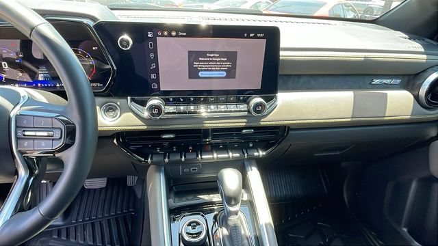 Used 2025 Chevrolet Colorado ZR2 w/ Technology Package AWD/4WD image 17