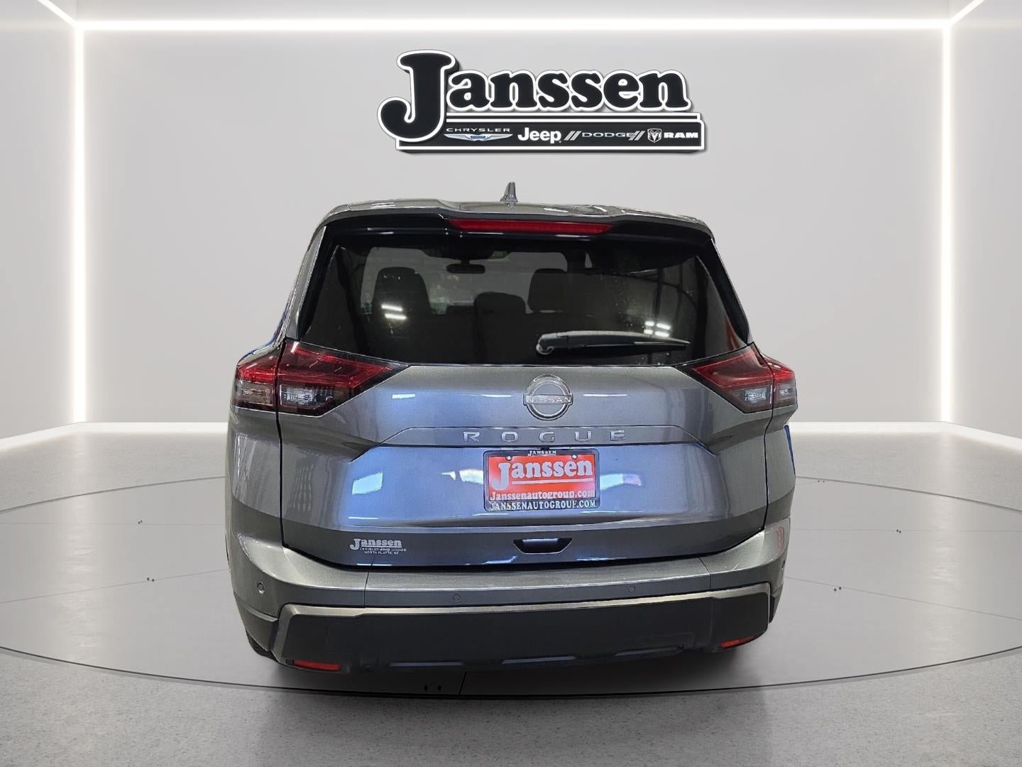 Used 2025 Nissan Rogue SV FWD image 4