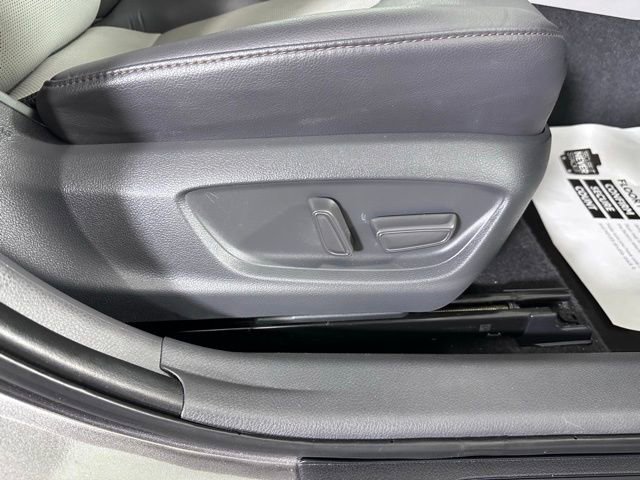 Used 2020 Toyota Camry XLE image 11