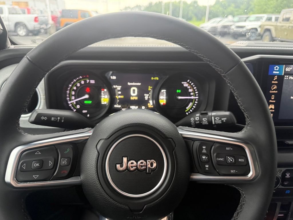 Used 2025 Jeep Wrangler Unlimited Sahara w/ Safety Group AWD/4WD image 21