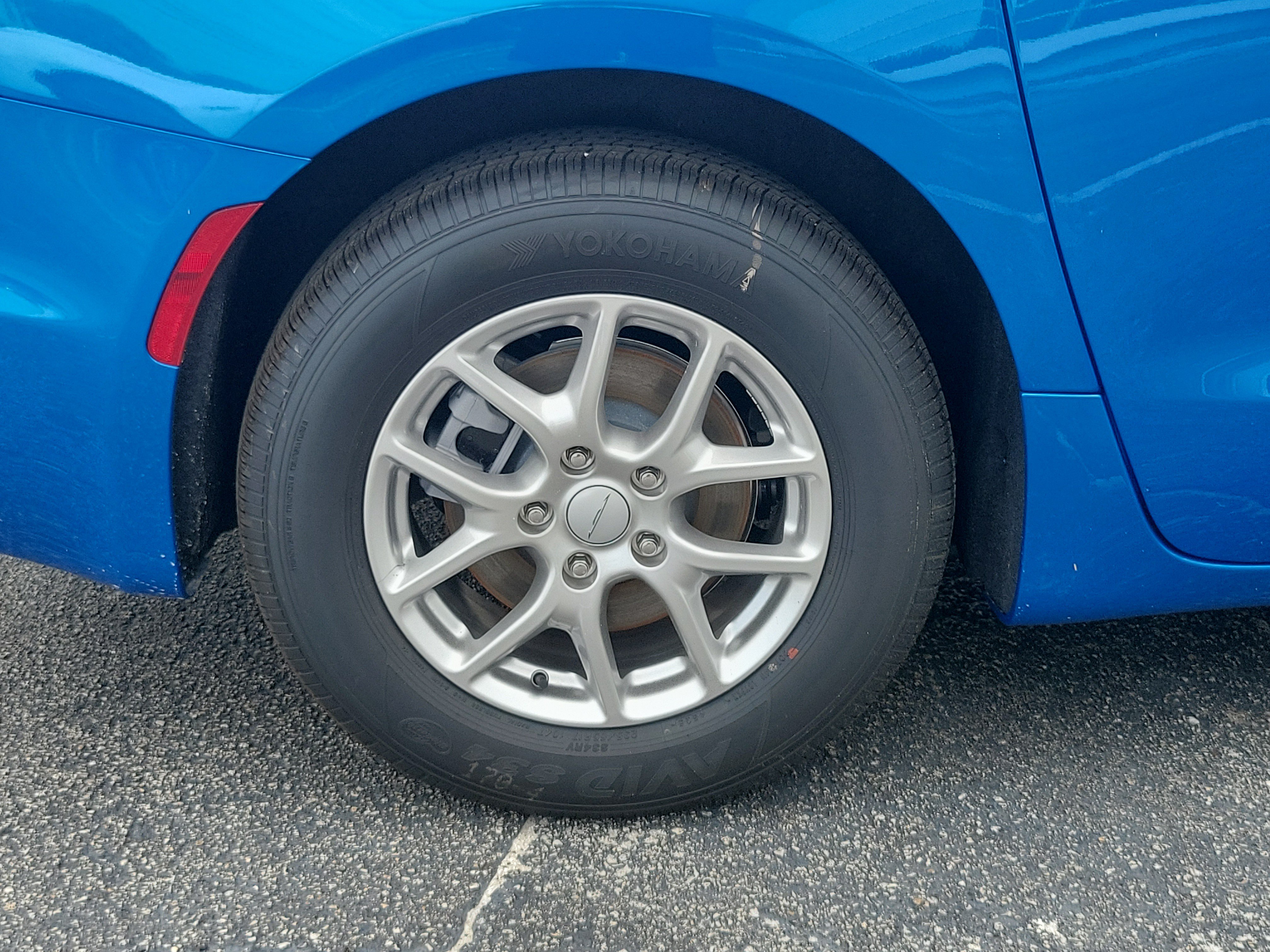 New 2027 Chrysler Pacifica Select FWD image 5