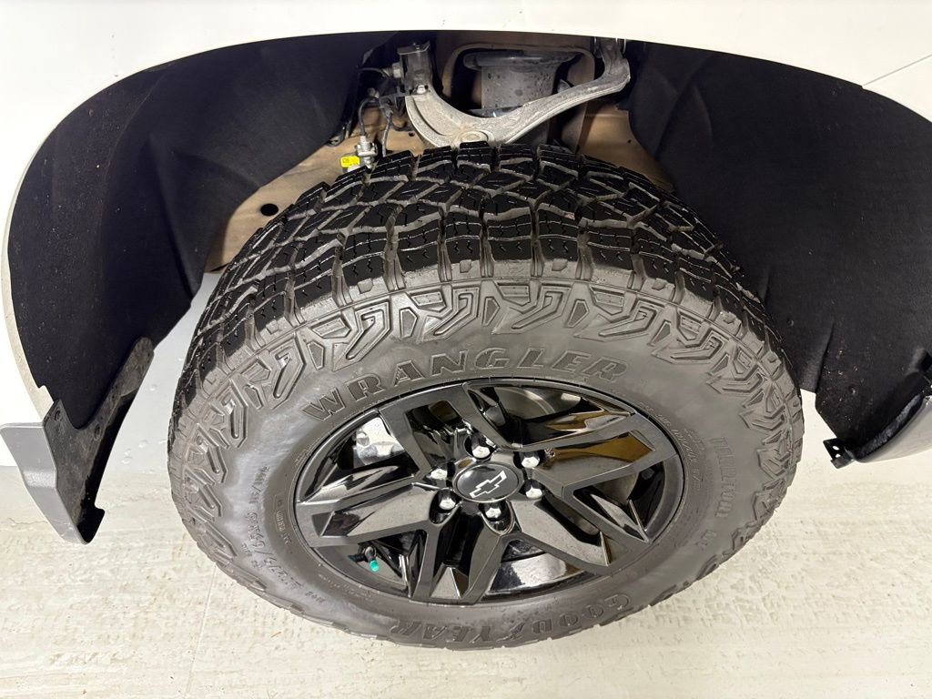 Used 2024 Chevrolet Silverado 1500 Custom Trail Boss w/ LPO, Dark Essentials Package image 13