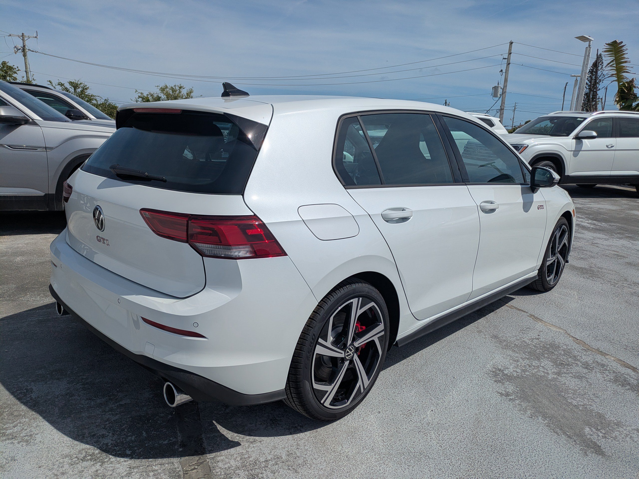 New 2026 Volkswagen GTI SE FWD image 4