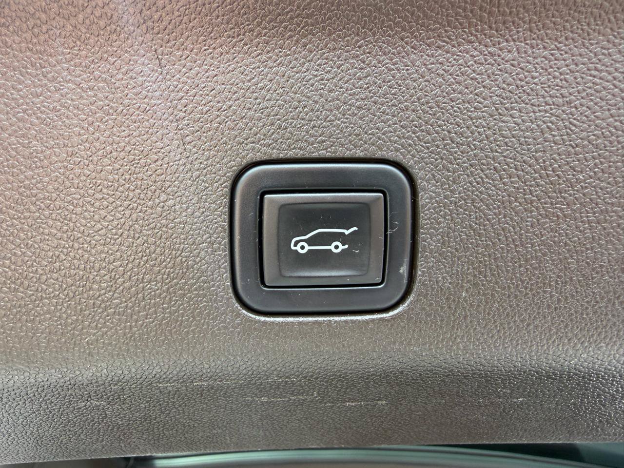 Used 2023 Chevrolet Suburban Z71 AWD/4WD image 7