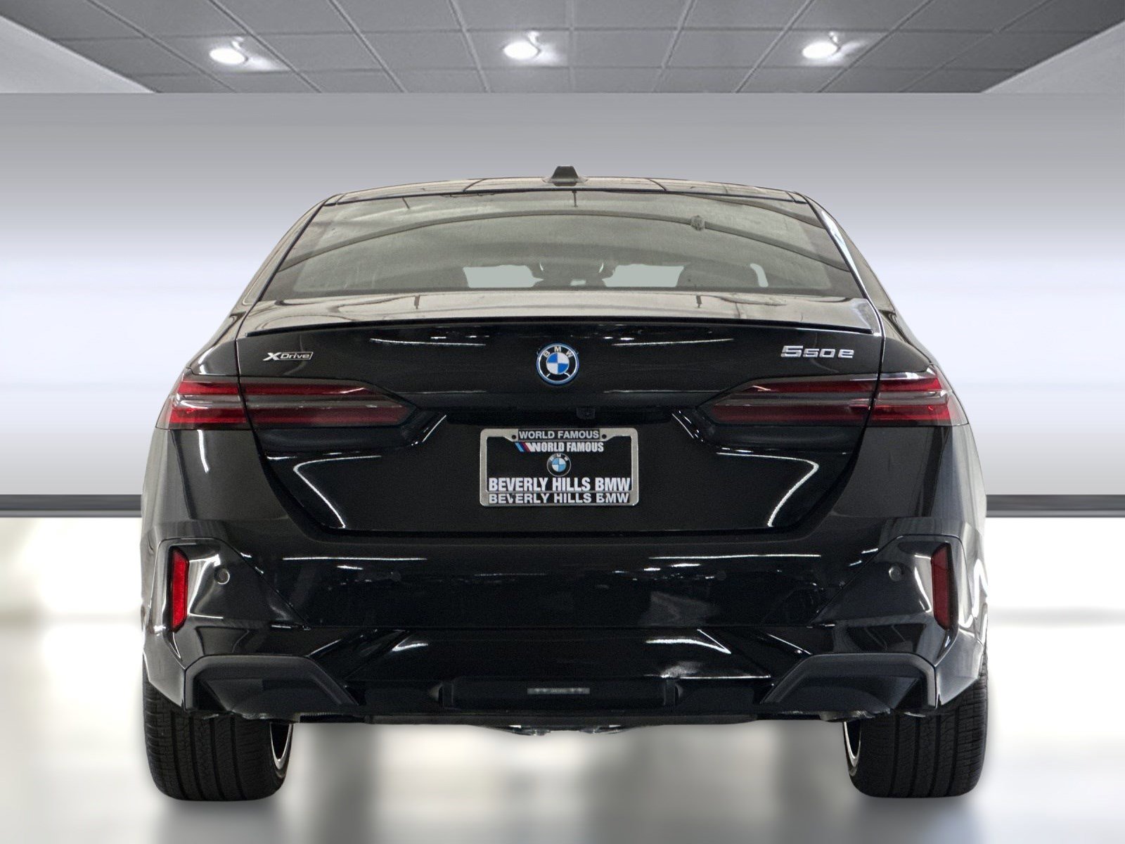 New 2026 BMW 550e xDrive w/ Premium Package image 9