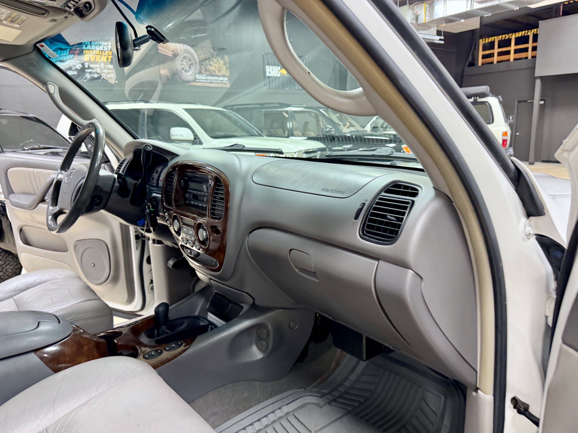Used 2004 Toyota Sequoia Limited AWD/4WD image 26