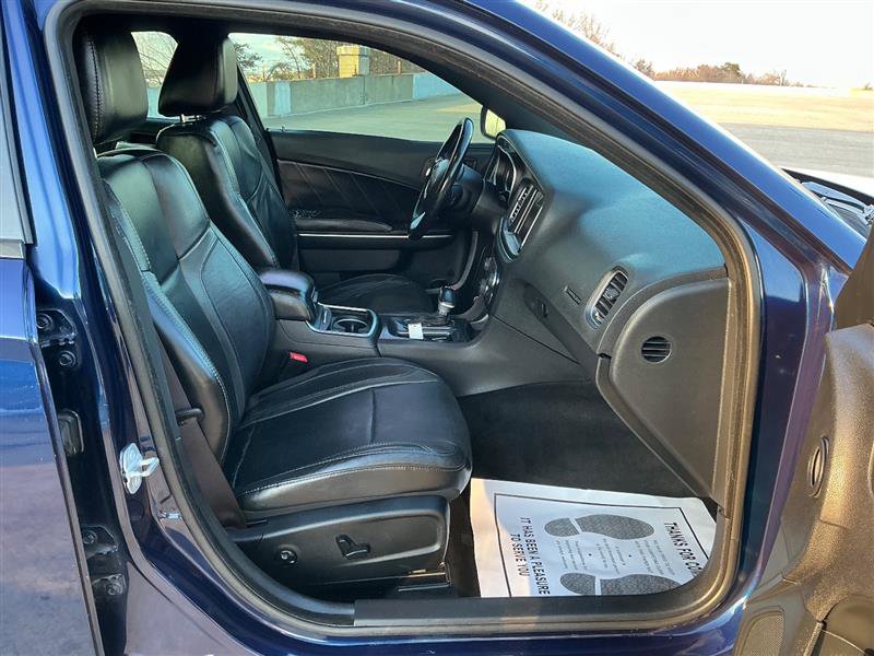 Used 2016 Dodge Charger SXT w/ AWD Premium Group image 37