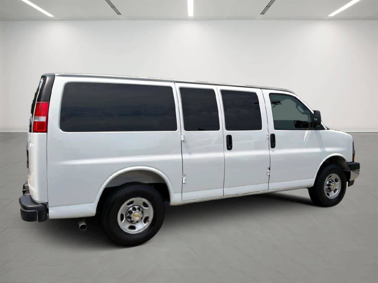 Used 2025 Chevrolet Express 2500 LT RWD image 4