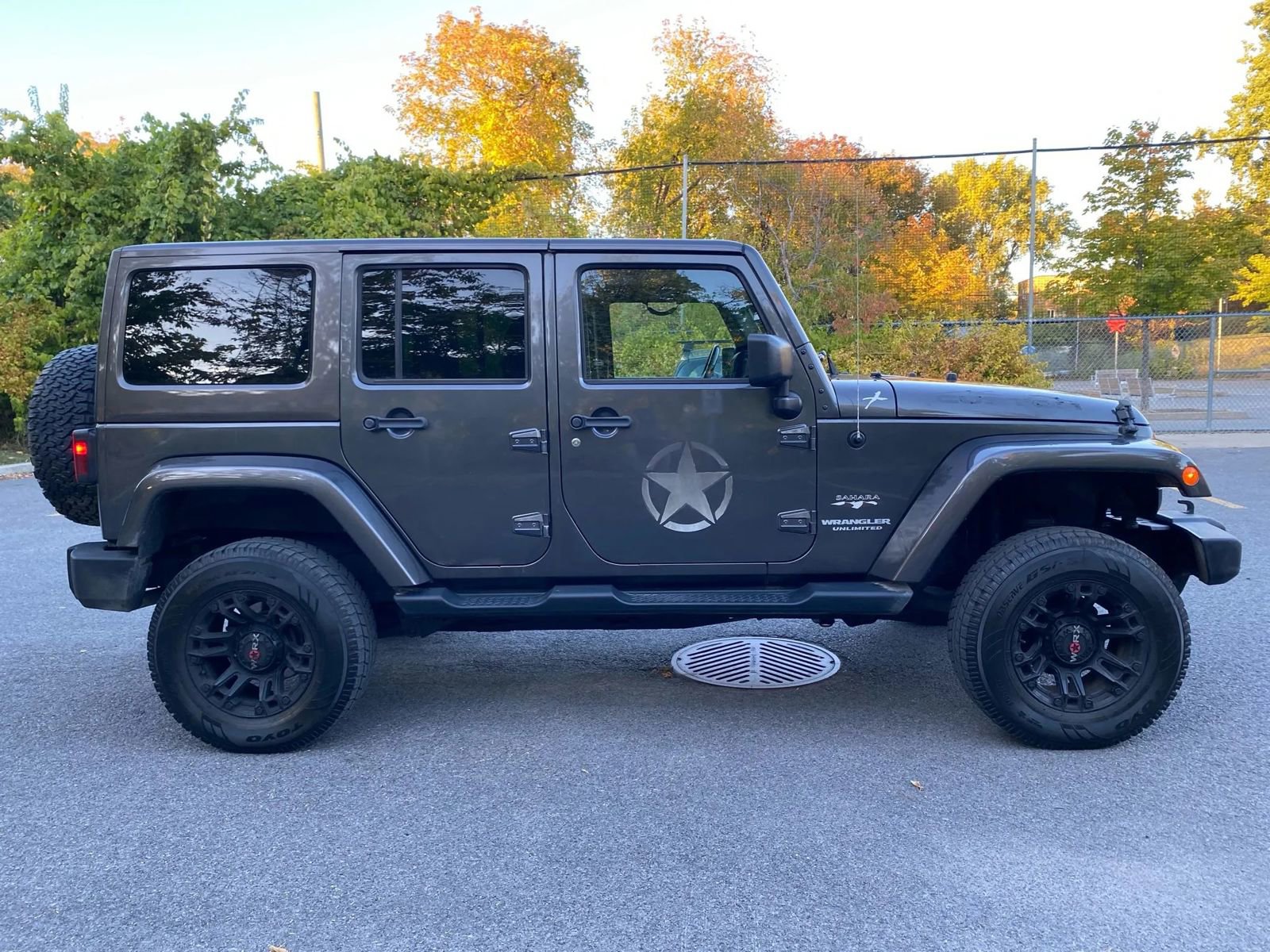 Used 2017 Jeep Wrangler Unlimited Sahara w/ Connectivity Group image 31