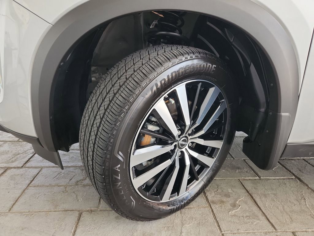 Certified 2024 Nissan Pathfinder Platinum w/ Cargo Package FWD image 34