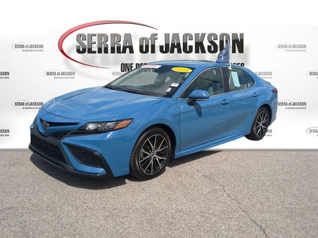 Used 2023 Toyota Camry SE FWD image 3