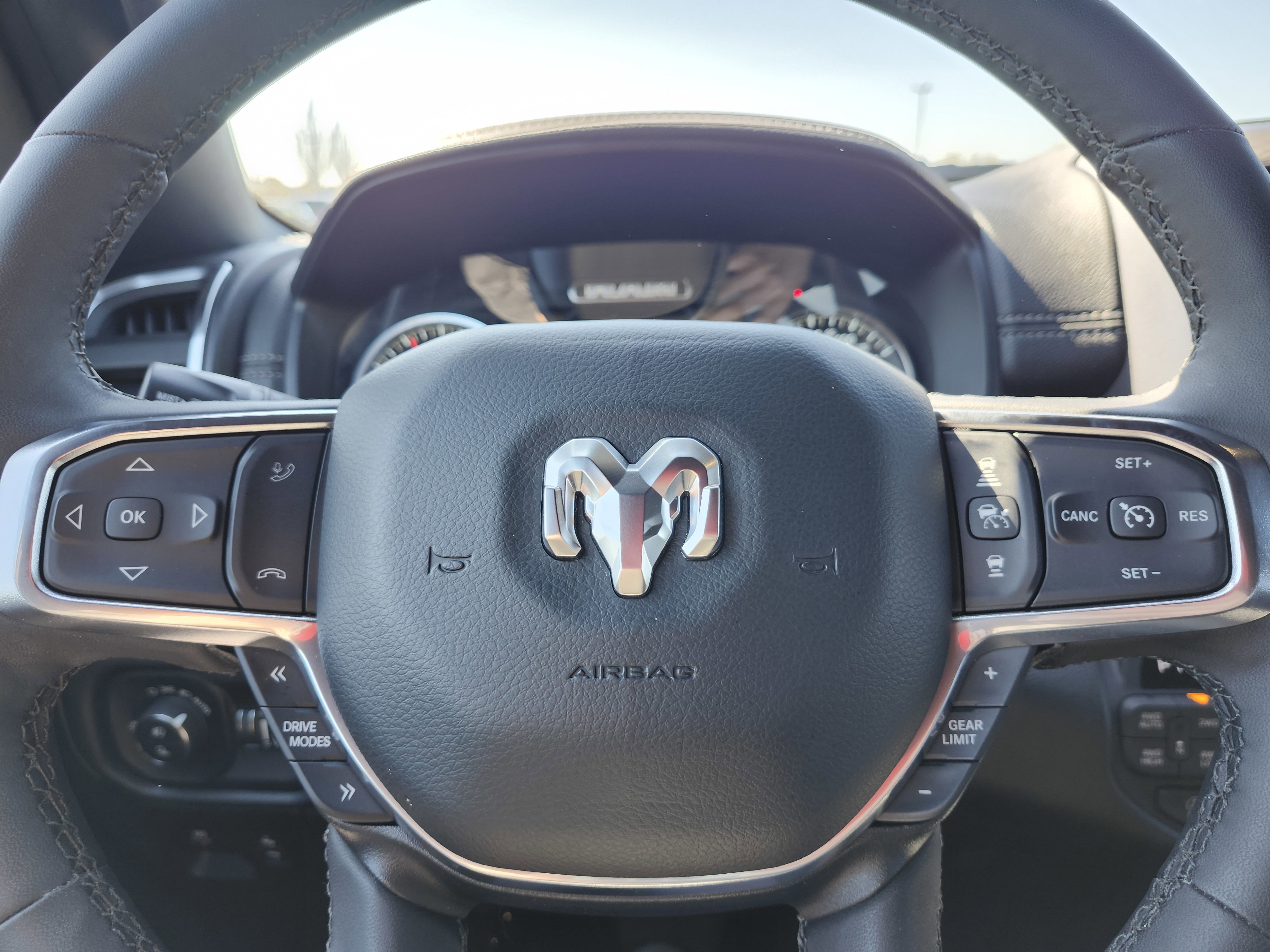 Used 2025 RAM 1500 Laramie image 32