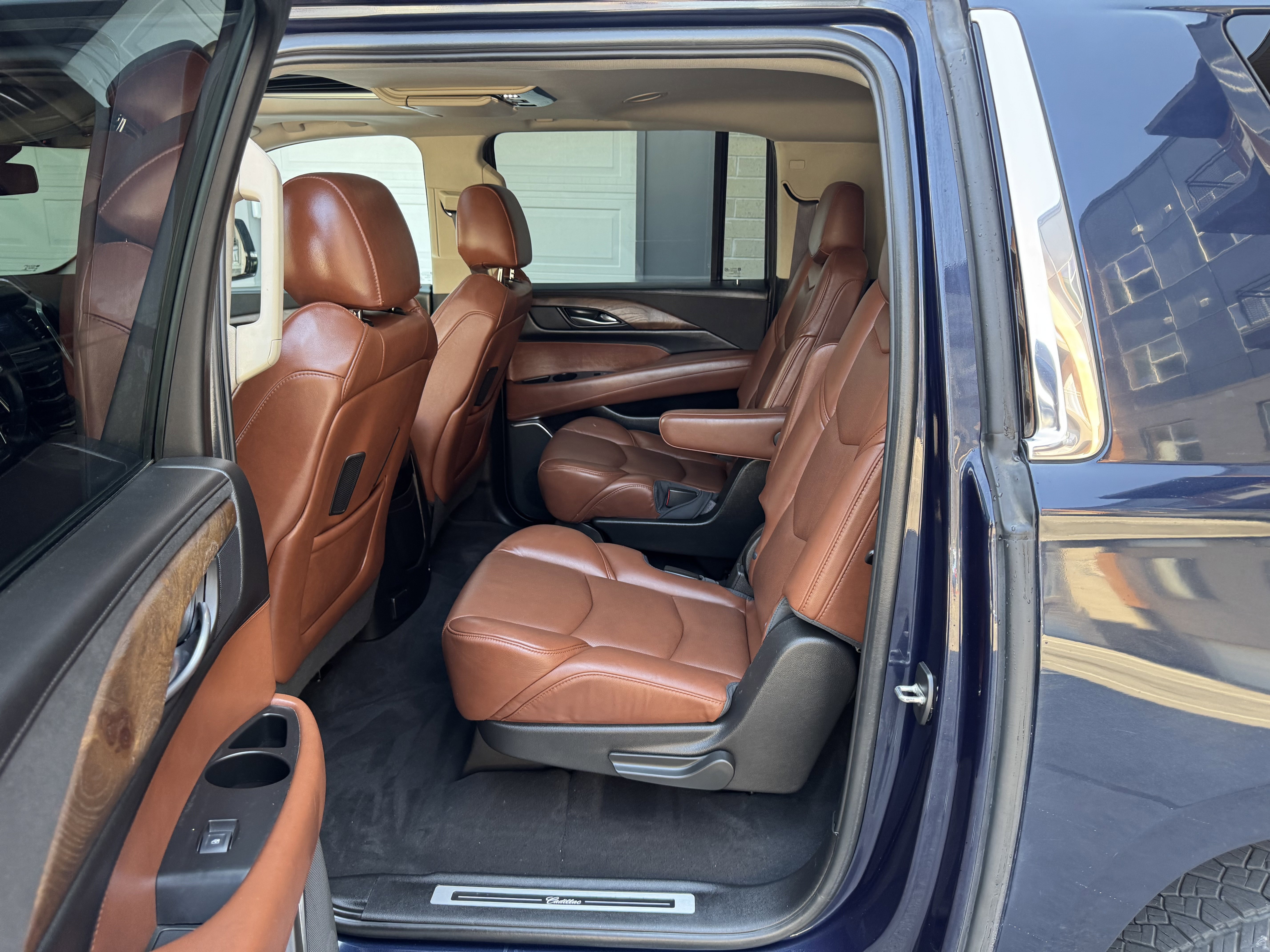 Used 2017 Cadillac Escalade ESV Luxury image 29