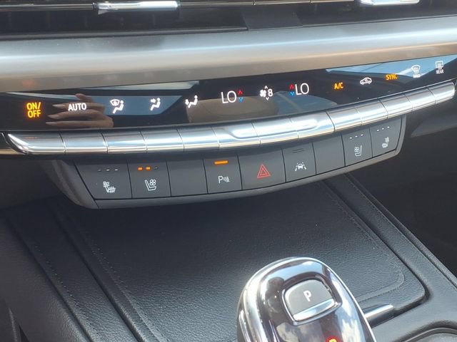 Used 2025 Cadillac XT4 Premium Luxury w/ Technology Package AWD/4WD image 24