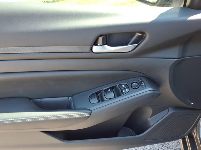 Certified 2025 Nissan Altima 2.5 SV w/ SV Premium Package image 3