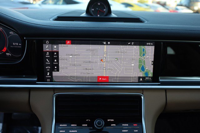 Used 2017 Porsche Panamera image 31