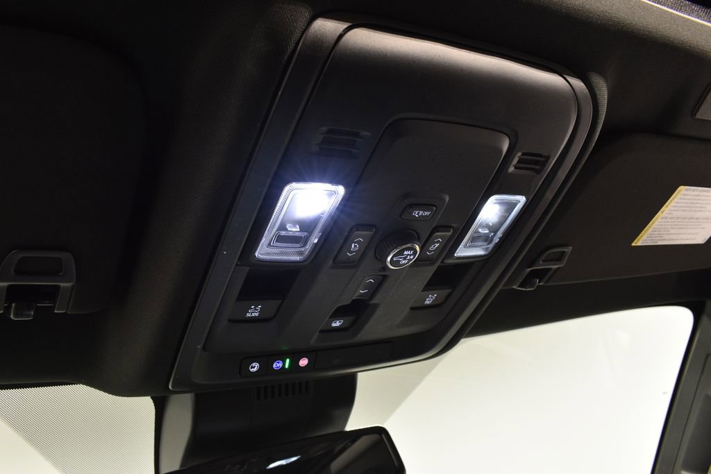 Used 2025 GMC Yukon Denali w/ Sun & Power Step Package image 24