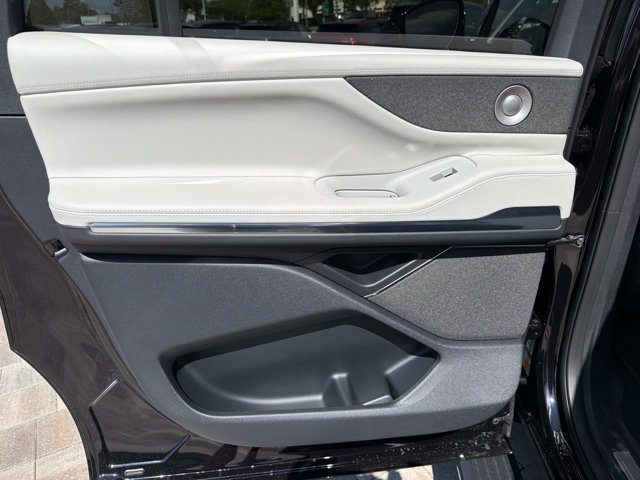 New 2026 Lincoln Navigator L Reserve AWD/4WD image 14