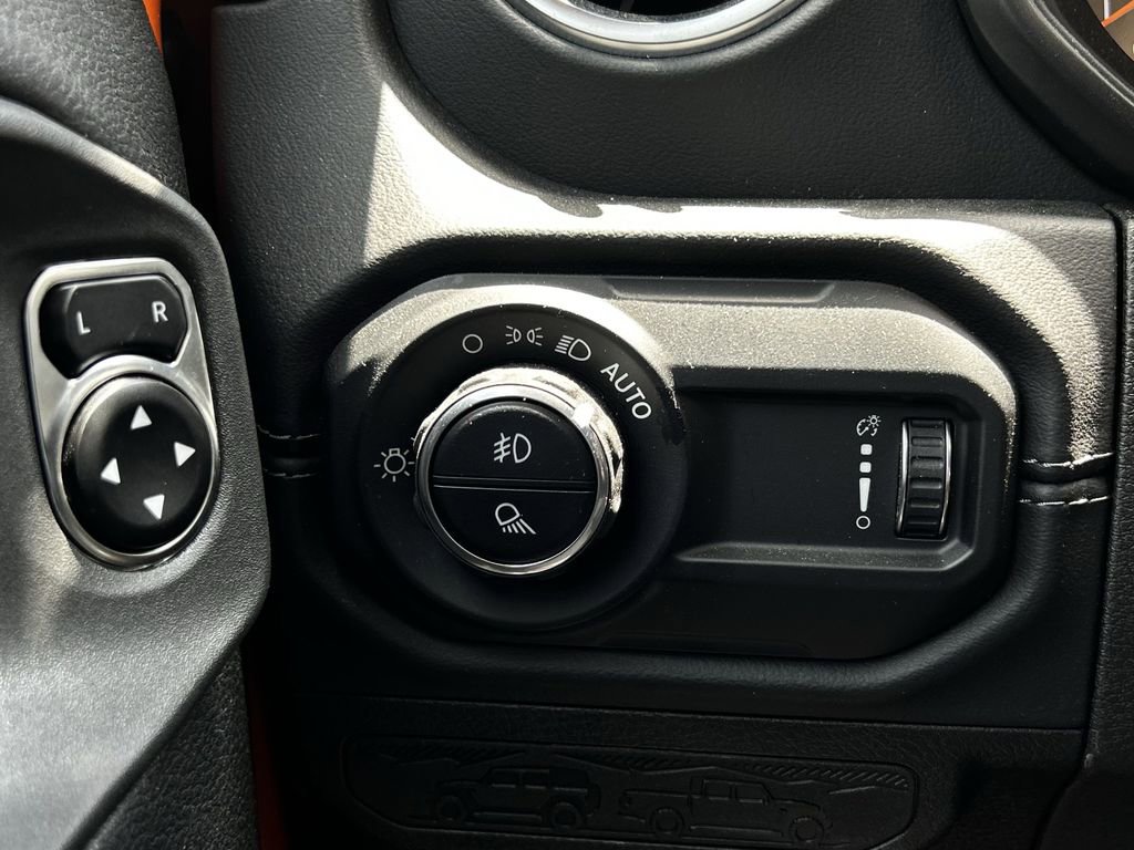 Used 2025 Jeep Gladiator Sport AWD/4WD image 24