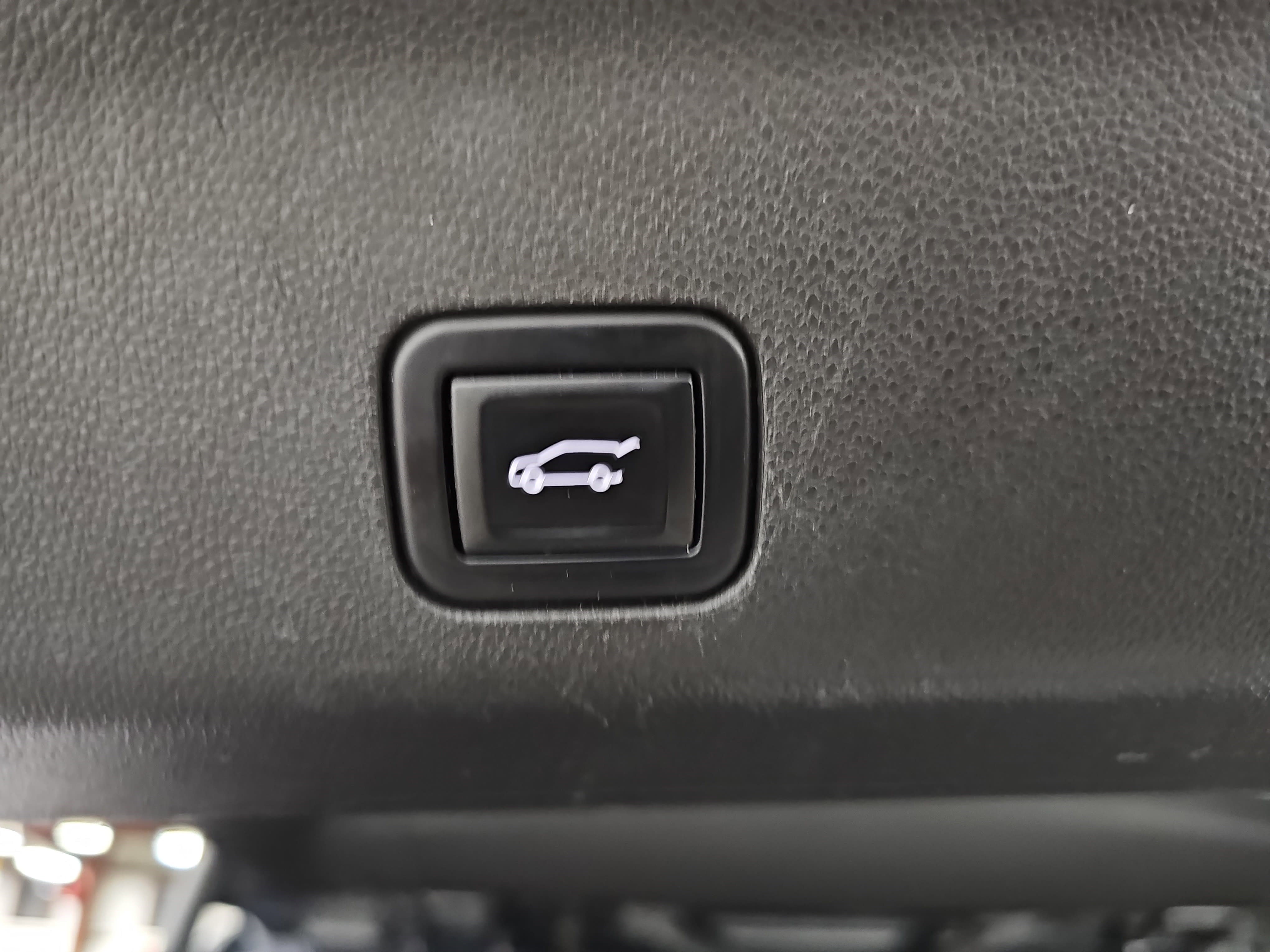 Used 2021 Cadillac Escalade ESV Premium Luxury image 13