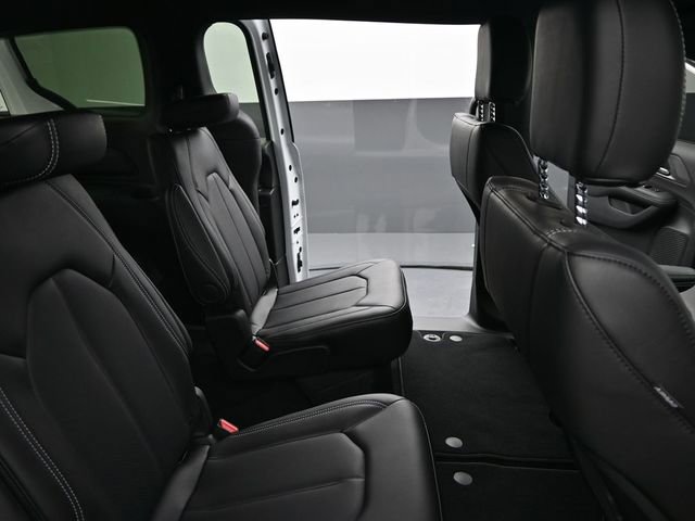New 2025 Chrysler Voyager LX FWD image 14