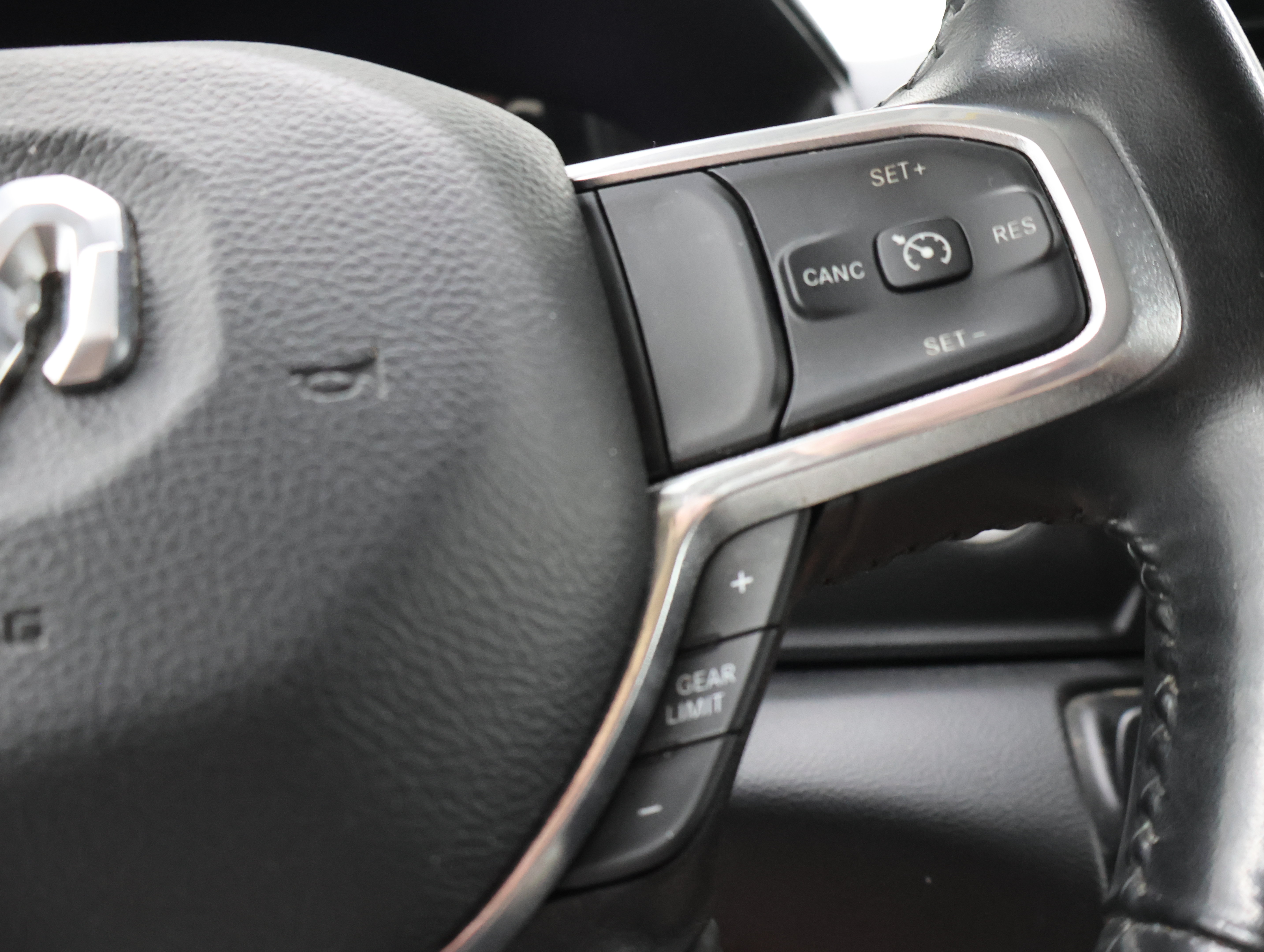 Used 2022 RAM 1500 Laramie AWD/4WD image 14