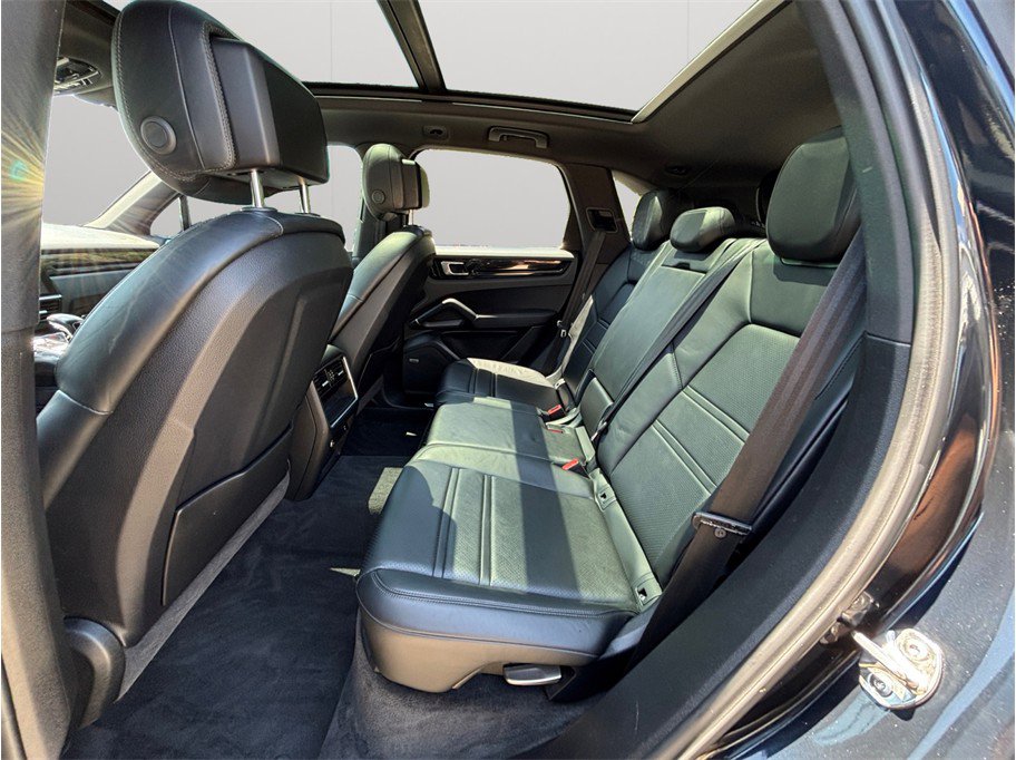 Used 2020 Porsche Cayenne image 42