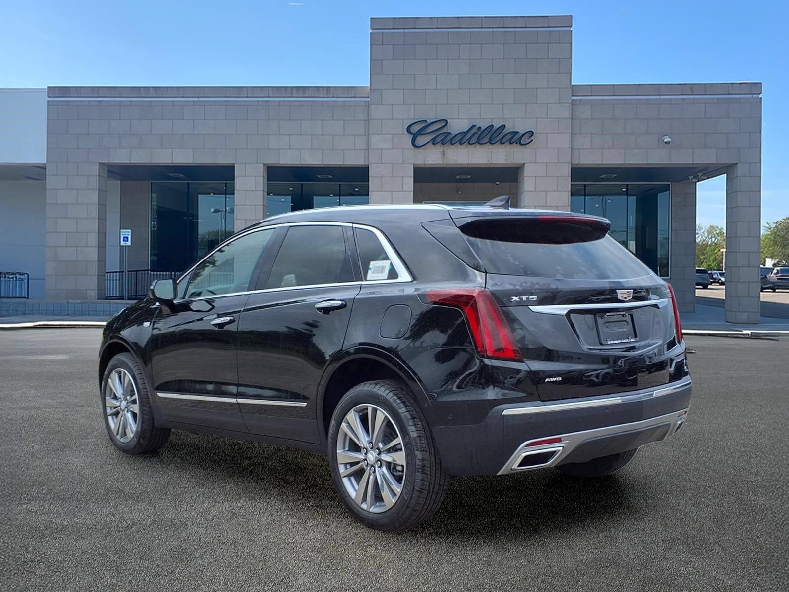 New 2026 Cadillac XT5 Premium Luxury w/ LPO, Floor Liner Package AWD/4WD image 6