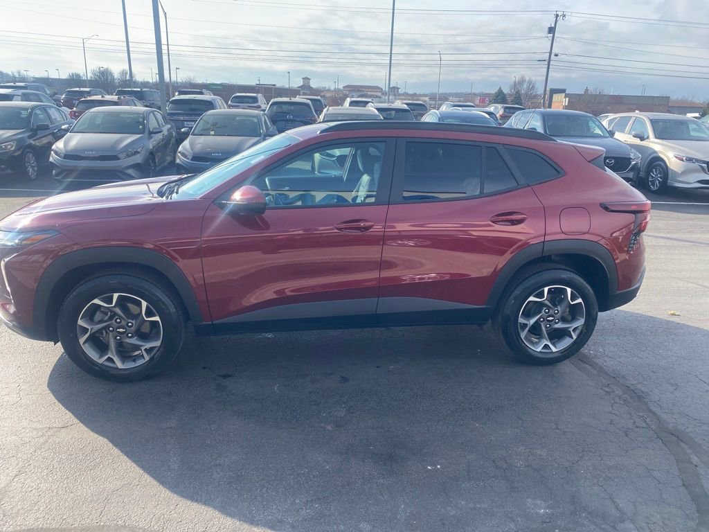 Used 2024 Chevrolet Trax LT w/ Sunroof Package image 4