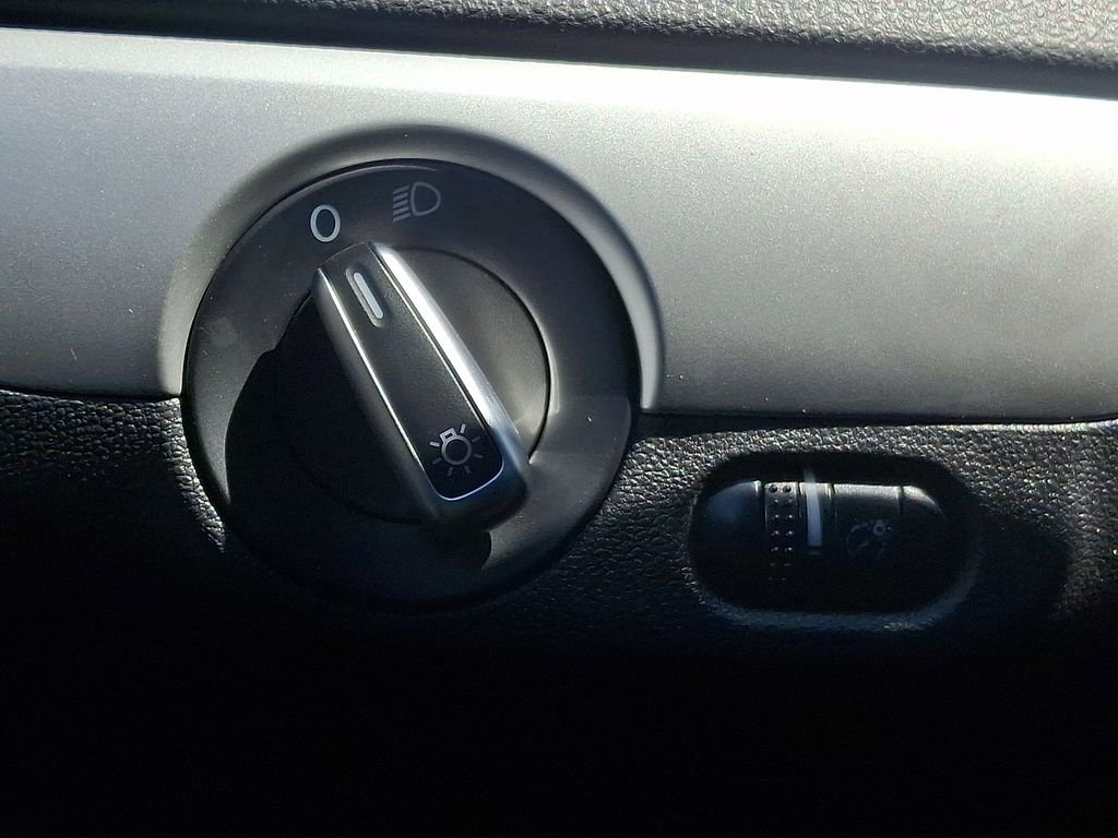 Used 2013 Volkswagen Jetta SE image 24