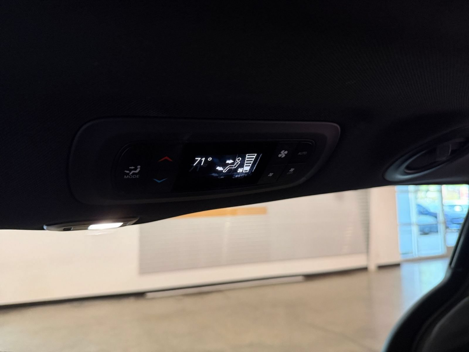 Used 2025 Chrysler Pacifica Limited FWD image 21