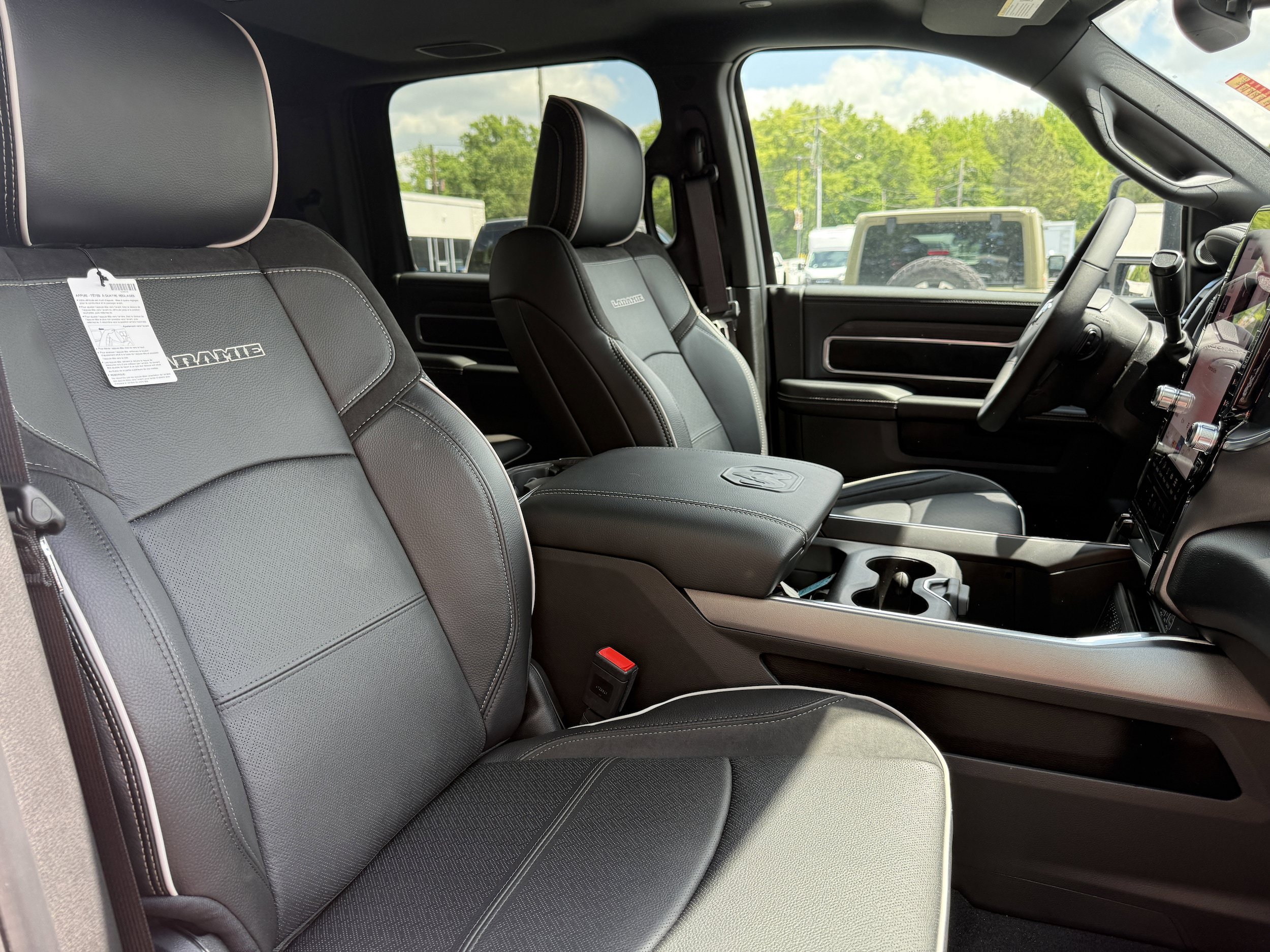 New 2026 RAM 2500 Laramie AWD/4WD image 14
