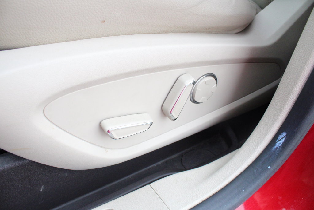 Used 2019 Lincoln MKC Premiere FWD image 3