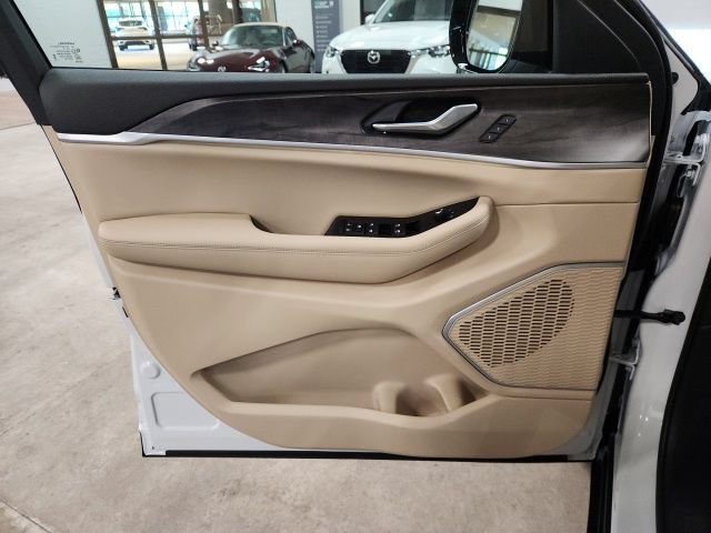 Used 2026 Jeep Grand Cherokee Limited w/ Luxury Tech Group II AWD/4WD image 22