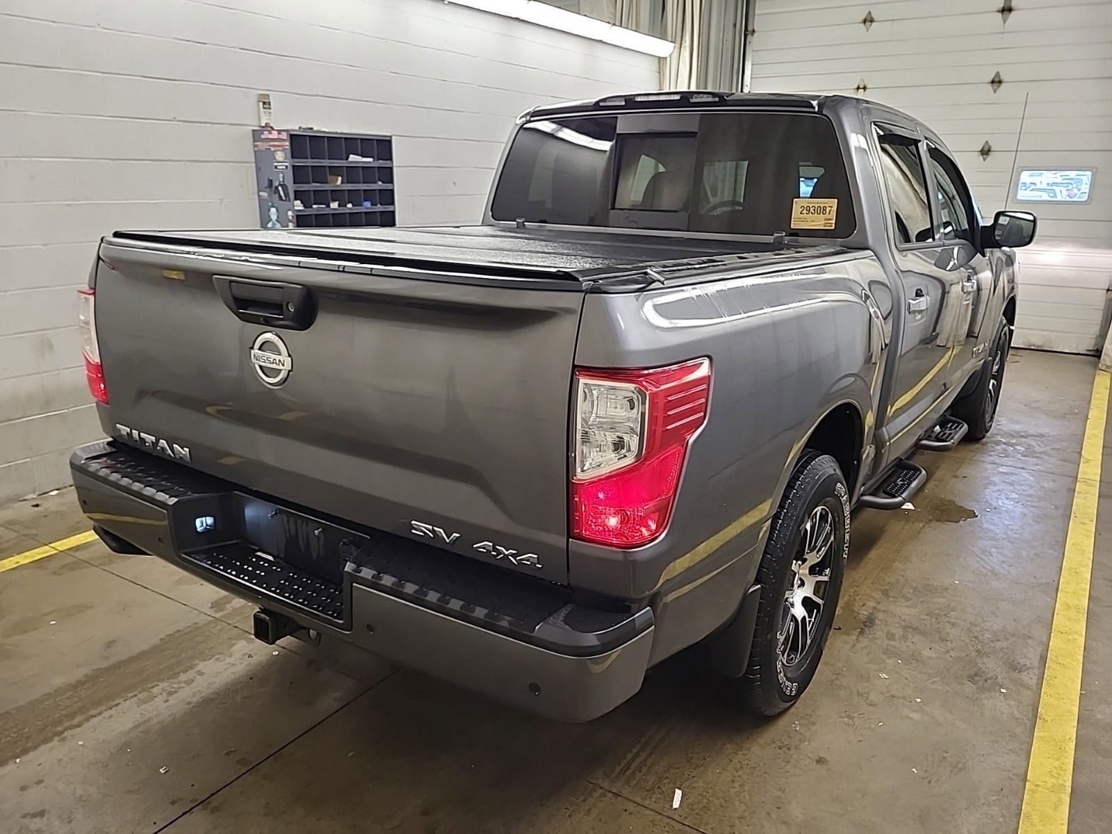 Used 2021 Nissan Titan SV w/ SV Convenience Package AWD/4WD image 7