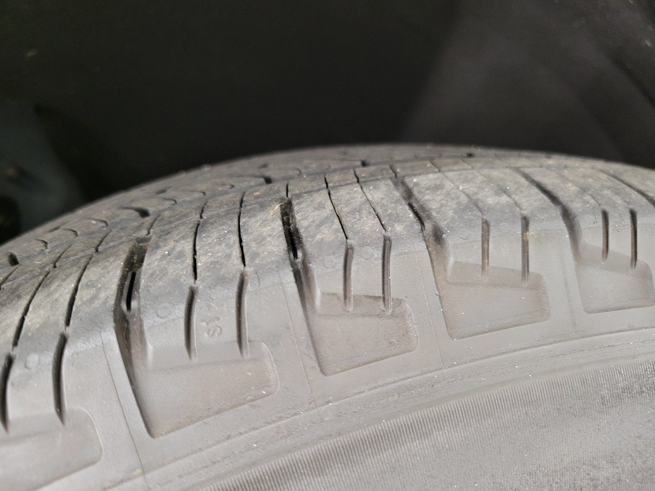 Used 2023 Ford Explorer XLT w/ Equipment Group 202A AWD/4WD image 5