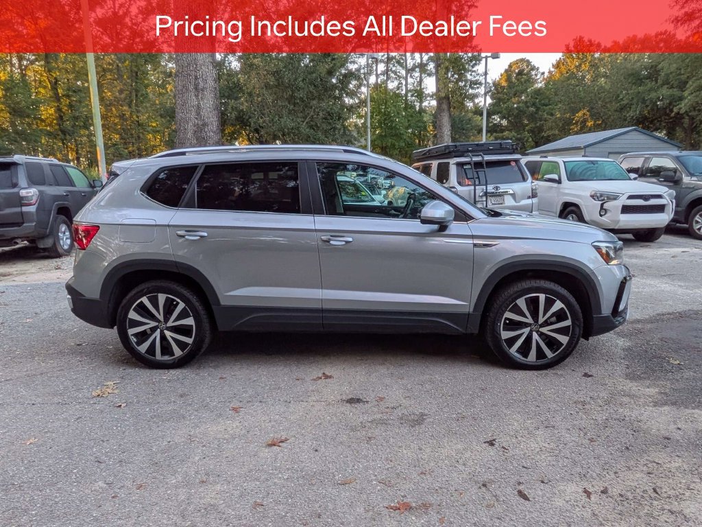 Used 2024 Volkswagen Taos SE FWD image 3